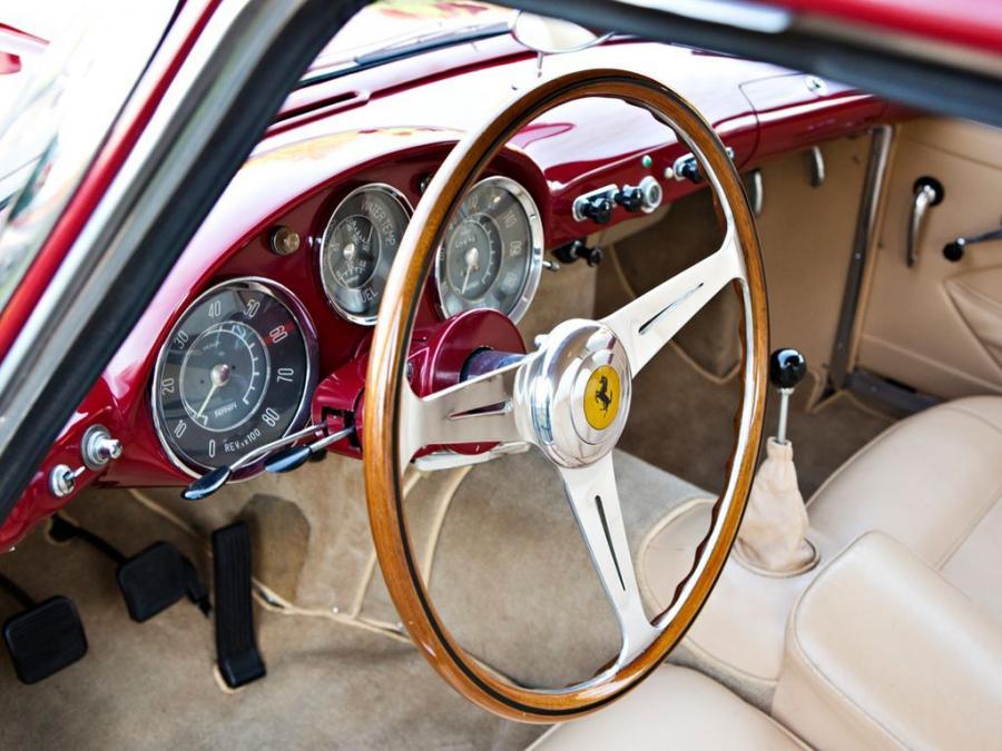 Панель приборов Ferrari 410 Superamerica Coupe (Series I) 1955 года  (фото 9 из 12)
